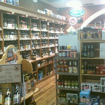 Foto tirada no(a) The Beer Necessities por Dev em 11/20/2012