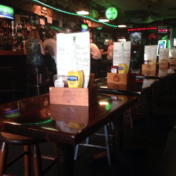 Foto diambil di Paddy Murphy&#39;s Irish Pub oleh Dayle H. pada 7/5/2014