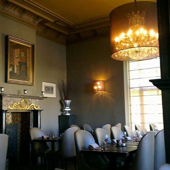 10/28/2012에 Mullika S.님이 Brasserie Mariadal에서 찍은 사진
