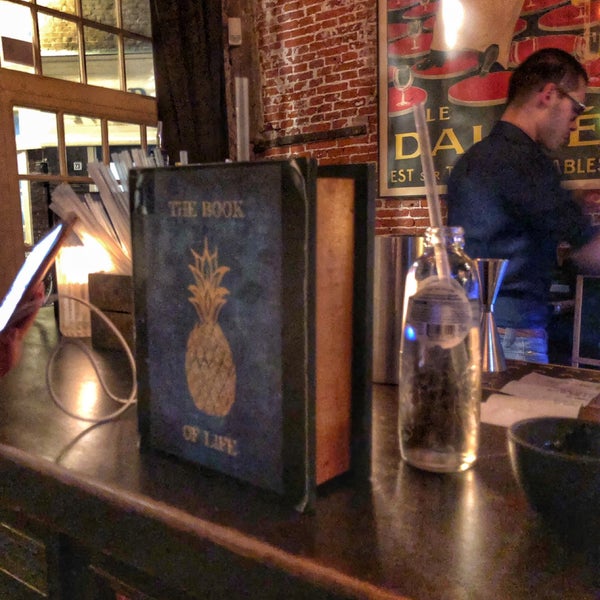 Чудо- бар с огромным меню необычных коктейлей!