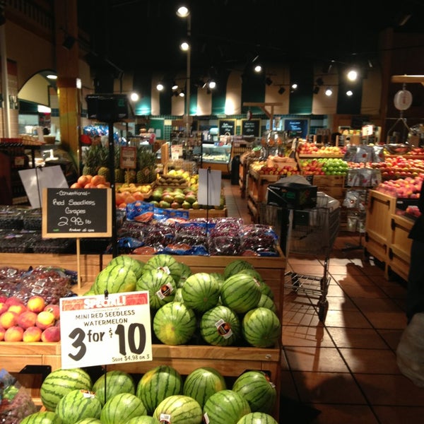 รูปภาพถ่ายที่ The Fresh Market โดย Mirta K. เมื่อ 6/18/2013