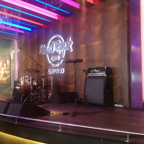 Das Foto wurde bei Hard Rock Cafe Santiago von Alejandro A. am 4/20/2013 aufgenommen