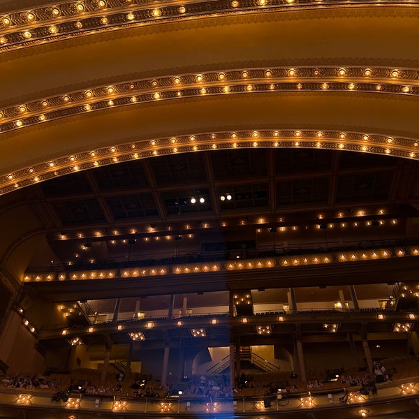 Снимок сделан в Auditorium Theatre пользователем Dave S. 6/30/2023