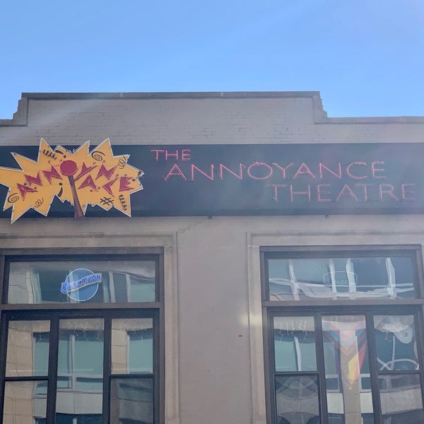Foto diambil di Annoyance Theatre &amp; Bar oleh Dave S. pada 10/9/2021