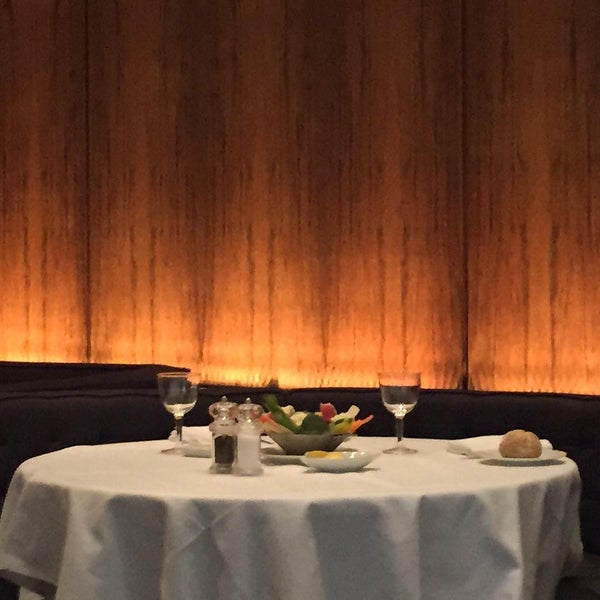 Das Foto wurde bei The Four Seasons Restaurant von Nick S. am 8/11/2015 aufgenommen