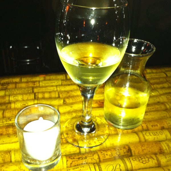 1/30/2013にAbbie S.がIl Vino Wine Barで撮った写真