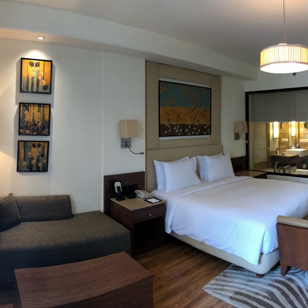 Foto scattata a DoubleTree by Hilton Hotel Agra da Paula P. il 12/15/2017