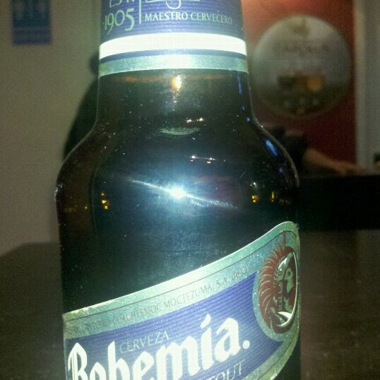 Photo taken at La Mafia Cervezas Del Mundo by Gustavo C. on 11/22/2012