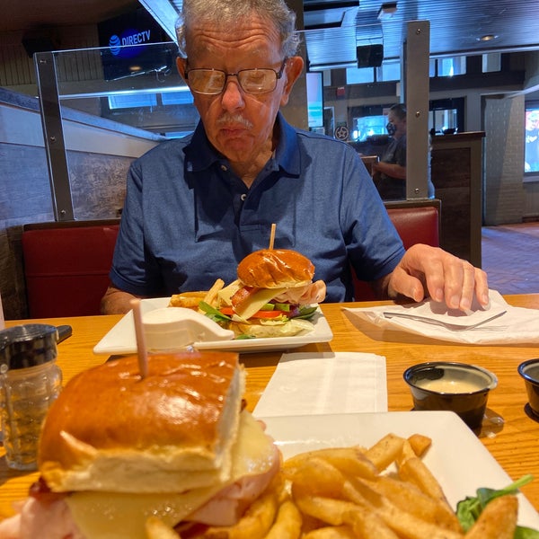 Photo taken at Chili&#39;s Grill &amp; Bar by Dan R. on 5/25/2021