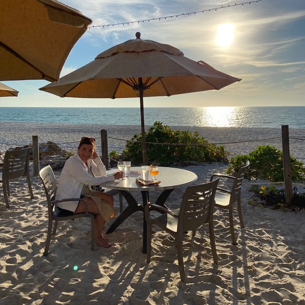 Foto diambil di Beach House Restaurant oleh Dan R. pada 1/25/2021