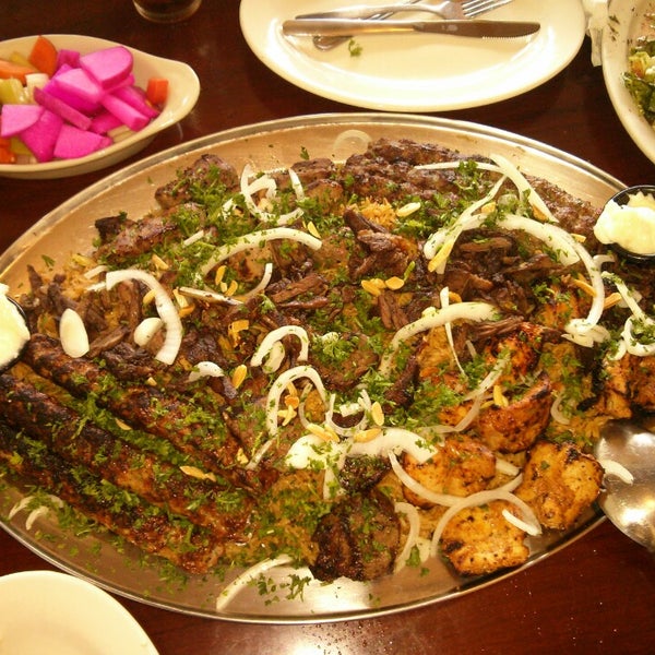 Das Foto wurde bei Al Salam Restaurant and Market von Bobur am 8/8/2013 aufgenommen