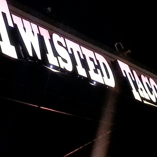 Foto diambil di Twisted Taco oleh James T. pada 9/30/2012