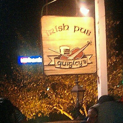 10/28/2012 tarihinde Christina S.ziyaretçi tarafından Quigley&#39;s Irish Pub'de çekilen fotoğraf