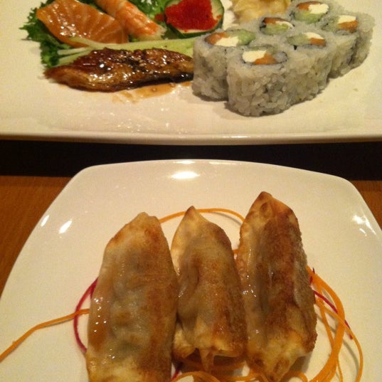 11/10/2012 tarihinde Eddie L.ziyaretçi tarafından No.1 Sushi'de çekilen fotoğraf