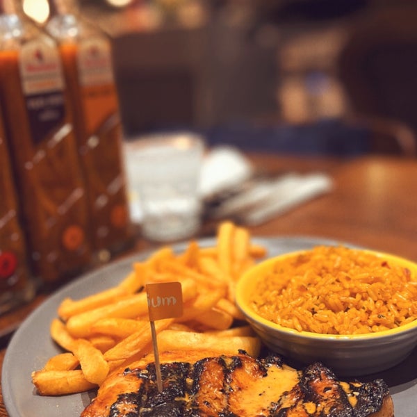 Photo taken at Nando&#39;s by Amin 🐋 on 4/18/2022