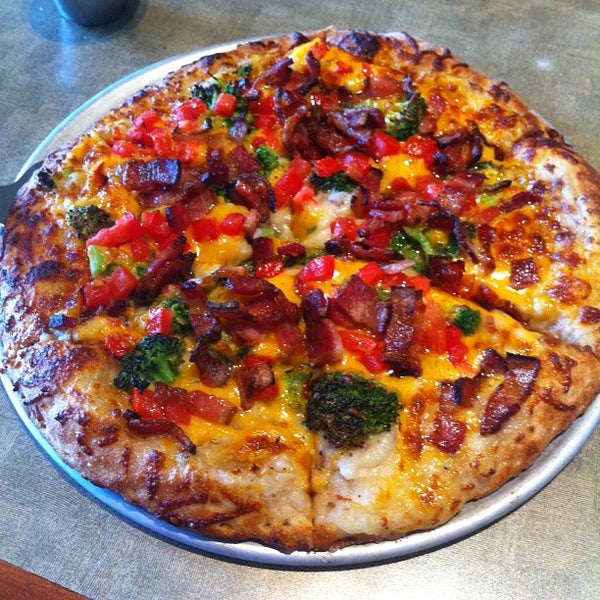 6/1/2013 tarihinde Melanieziyaretçi tarafından Pizza Luce'de çekilen fotoğraf