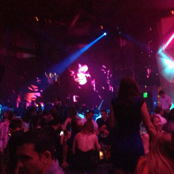 Foto tomada en SET Nightclub  por Ayla S. el 4/21/2013