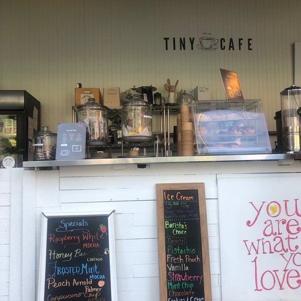Foto tirada no(a) Tiny Cafe house por Carly K. em 8/4/2019