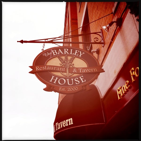 Foto tirada no(a) The Barley House Restaurant &amp; Tavern por Kai A. em 1/4/2013