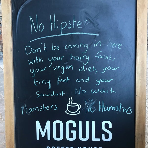 Foto tomada en Moguls Coffee House  por Brian P. el 4/1/2019