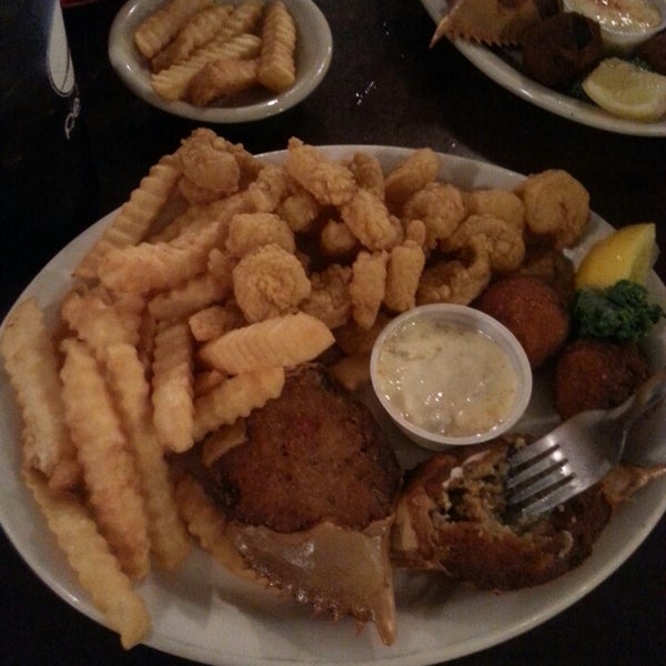 Photo taken at Captain&#39;s Table Fish House Restaurant by Heather W. on 3/2/2014