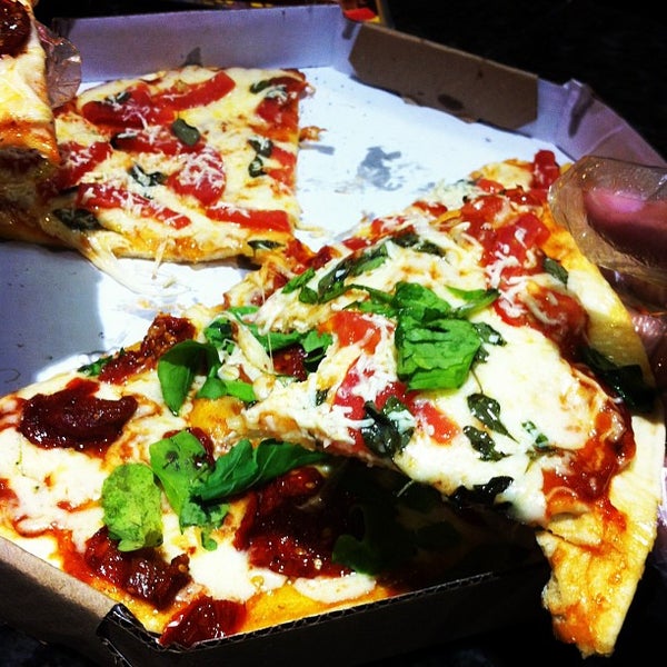 9/14/2013 tarihinde Saulo A.ziyaretçi tarafından Shake Pizza'de çekilen fotoğraf