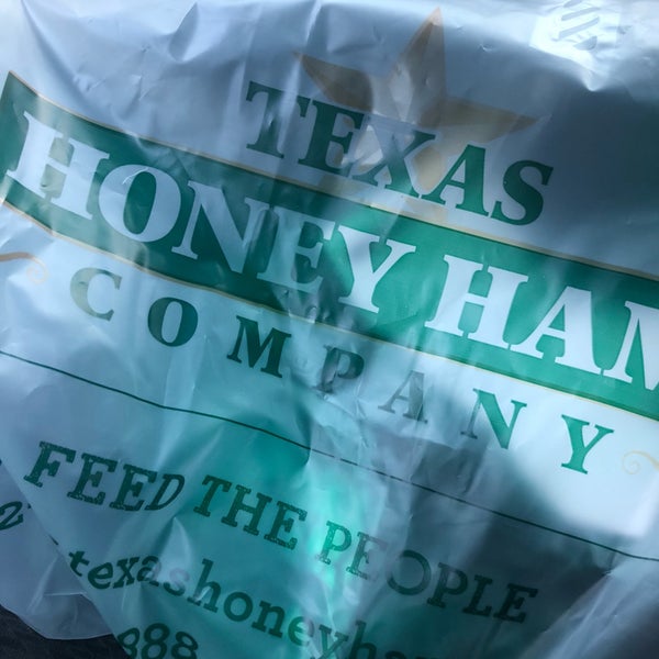 Foto diambil di Texas Honey Ham Company oleh Sarah S. pada 11/20/2018