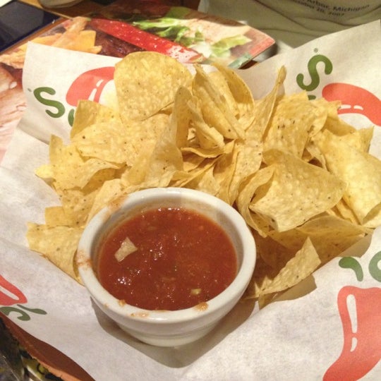 Photo taken at Chili&#39;s Grill &amp; Bar by Andrea on 10/22/2012