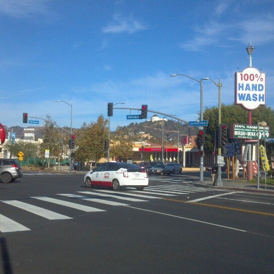 Foto diambil di Yuca&#39;s On Hollywood oleh Jana R. pada 11/26/2013