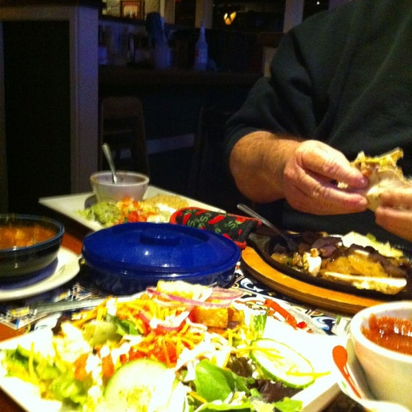 Photo taken at Chili&#39;s Grill &amp; Bar by Helen on 1/15/2013