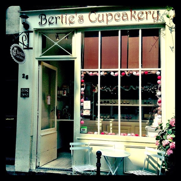 Foto diambil di Bertie&#39;s CupCakery oleh Vladek F. pada 7/13/2013