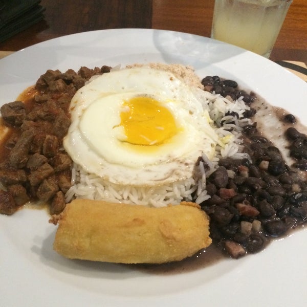 Foto diambil di Lima RestoBar oleh Pedro Paulo Aliperti P. pada 10/3/2016