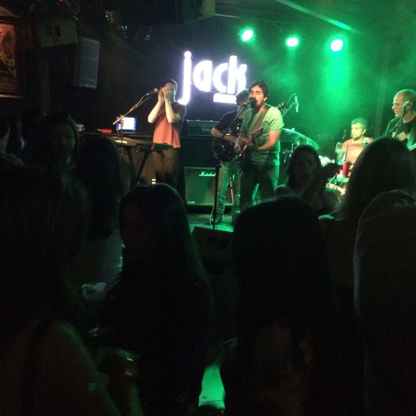 Photo taken at Jack Rock Bar by Pedro Paulo Aliperti P. on 9/18/2015
