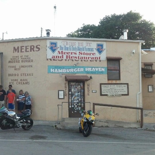 รูปภาพถ่ายที่ Meers Store &amp; Restaurant โดย Keith C. เมื่อ 6/25/2013