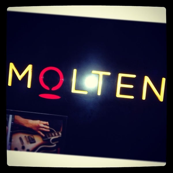 Foto tirada no(a) Molten Lounge por Angel B. em 5/29/2014