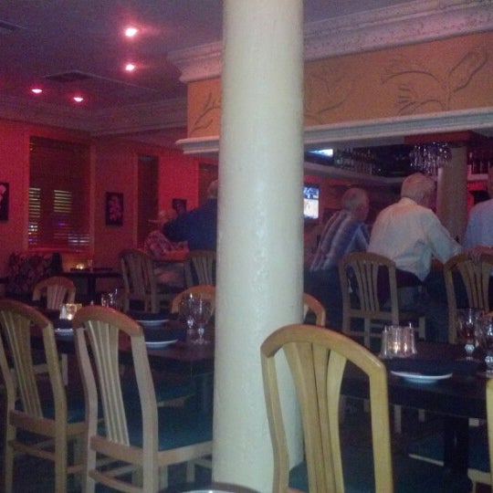 รูปภาพถ่ายที่ Tropics Piano Bar &amp; Restaurant โดย Lee T. เมื่อ 1/22/2013