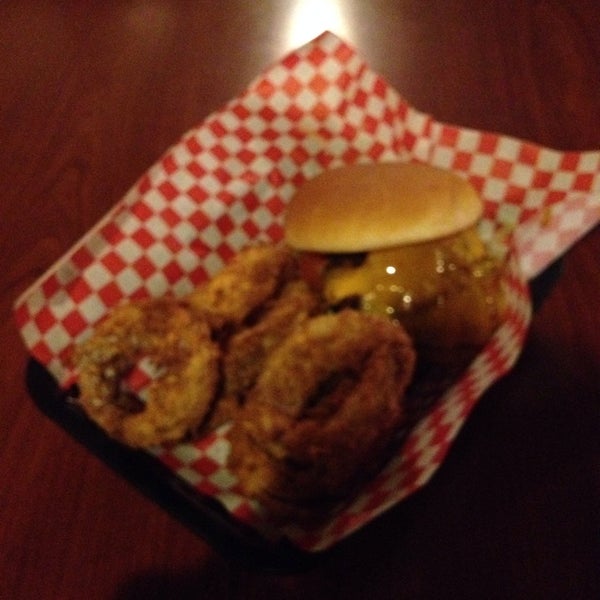 11/27/2013 tarihinde Dallasziyaretçi tarafından Chop House Burgers'de çekilen fotoğraf