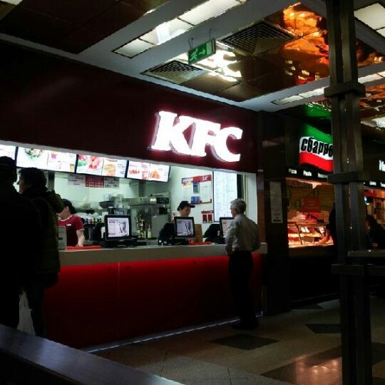 รูปภาพถ่ายที่ KFC โดย Sergey N. เมื่อ 9/25/2012