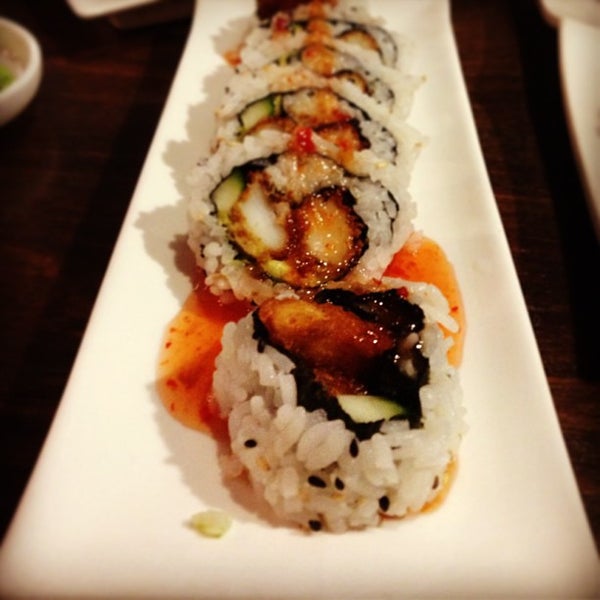 роллы с тунцом в домашних условиях. Spicy tuna roll. тунас суши. тунас суши. тунас суши.