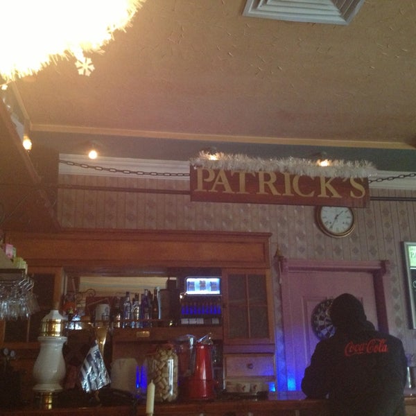 Foto diambil di Patrick&#39;s Pub oleh Valentyn Y. pada 12/19/2012
