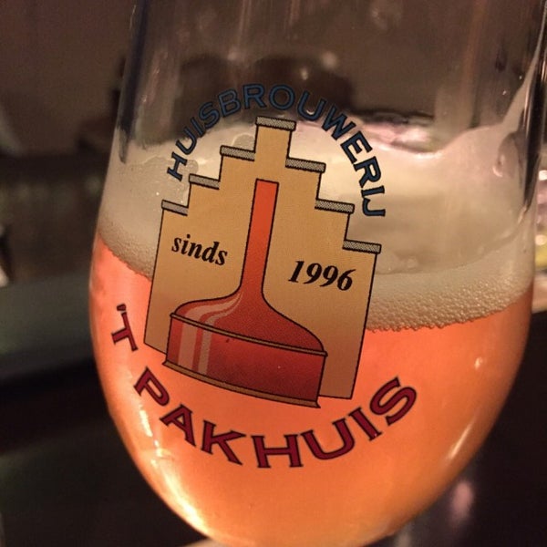 Снимок сделан в Stadsbrouwerij - brasserie &#39;t Pakhuis пользователем Hendrik U. 10/30/2015