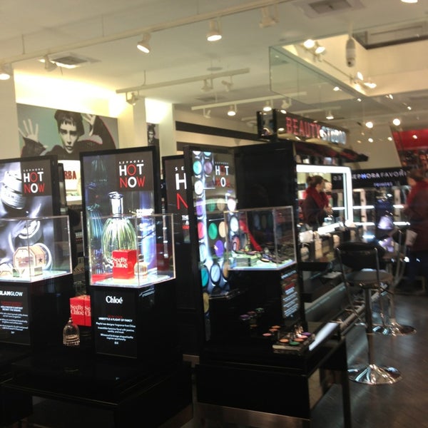 SEPHORA Cosmetics Shop in Upper East Side