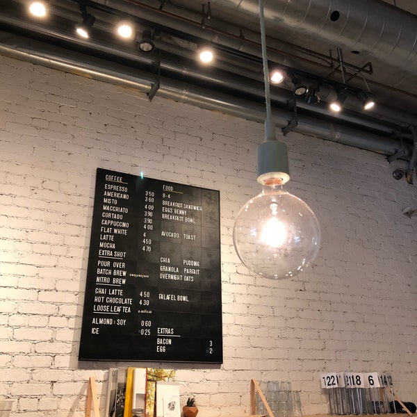 6/11/2018 tarihinde Pearlziyaretçi tarafından Early Bird Espresso &amp; Brew Bar'de çekilen fotoğraf