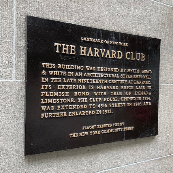 Photo taken at Harvard Club of New York City by Pearl on 8/10/2021