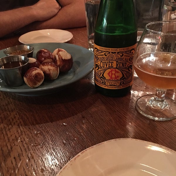 Джава орел кафе. Bar volante stockholm. Бар с посетителями. Театральная ява кафе. Тела бара.