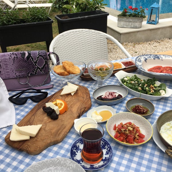 Photo taken at Katre Kahvaltı by Sülbiye Ö. on 4/7/2018