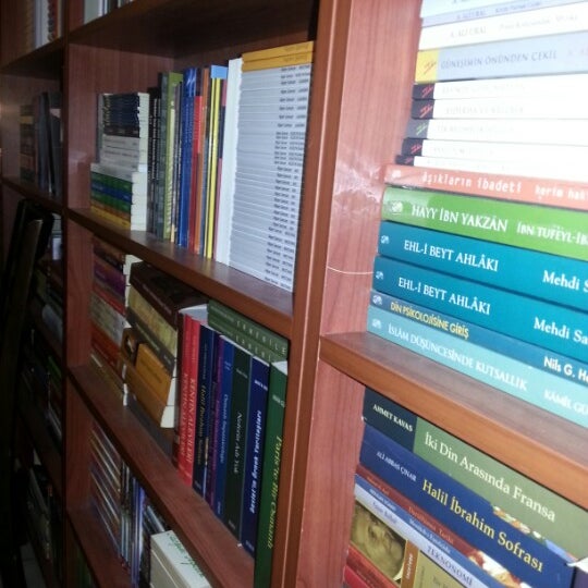 3/9/2013 tarihinde Mustafa Ü.ziyaretçi tarafından İhtiyar Kitabevi'de çekilen fotoğraf