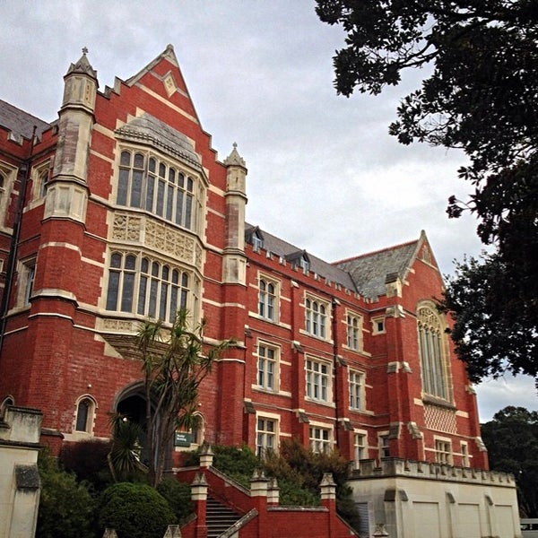 Hunter college, the city university of new york (cuny). Пожарная станция в нью-йорке — база «охотников за привидениями». University of victoria | университет виктории. Кампусы университета виктории. Hunter building.