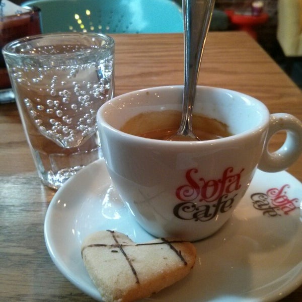 8/10/2014 tarihinde Philippe S.ziyaretçi tarafından Sofá Café'de çekilen fotoğraf