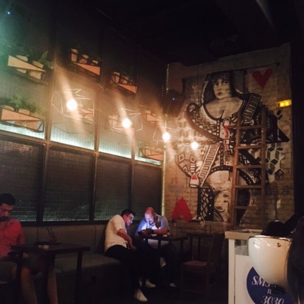 8/19/2017 tarihinde Nurbanu Y.ziyaretçi tarafından Д Бар | D Bar'de çekilen fotoğraf